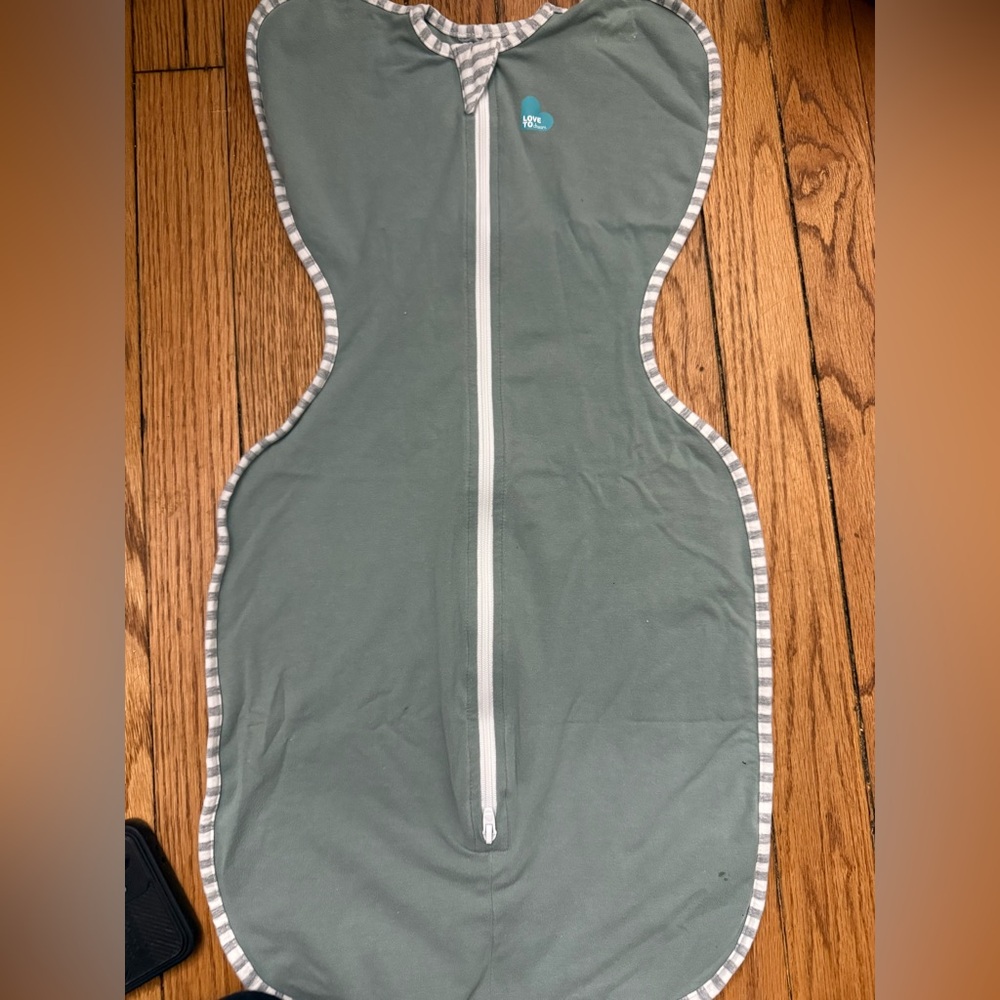 Love to Dream Green swaddle up